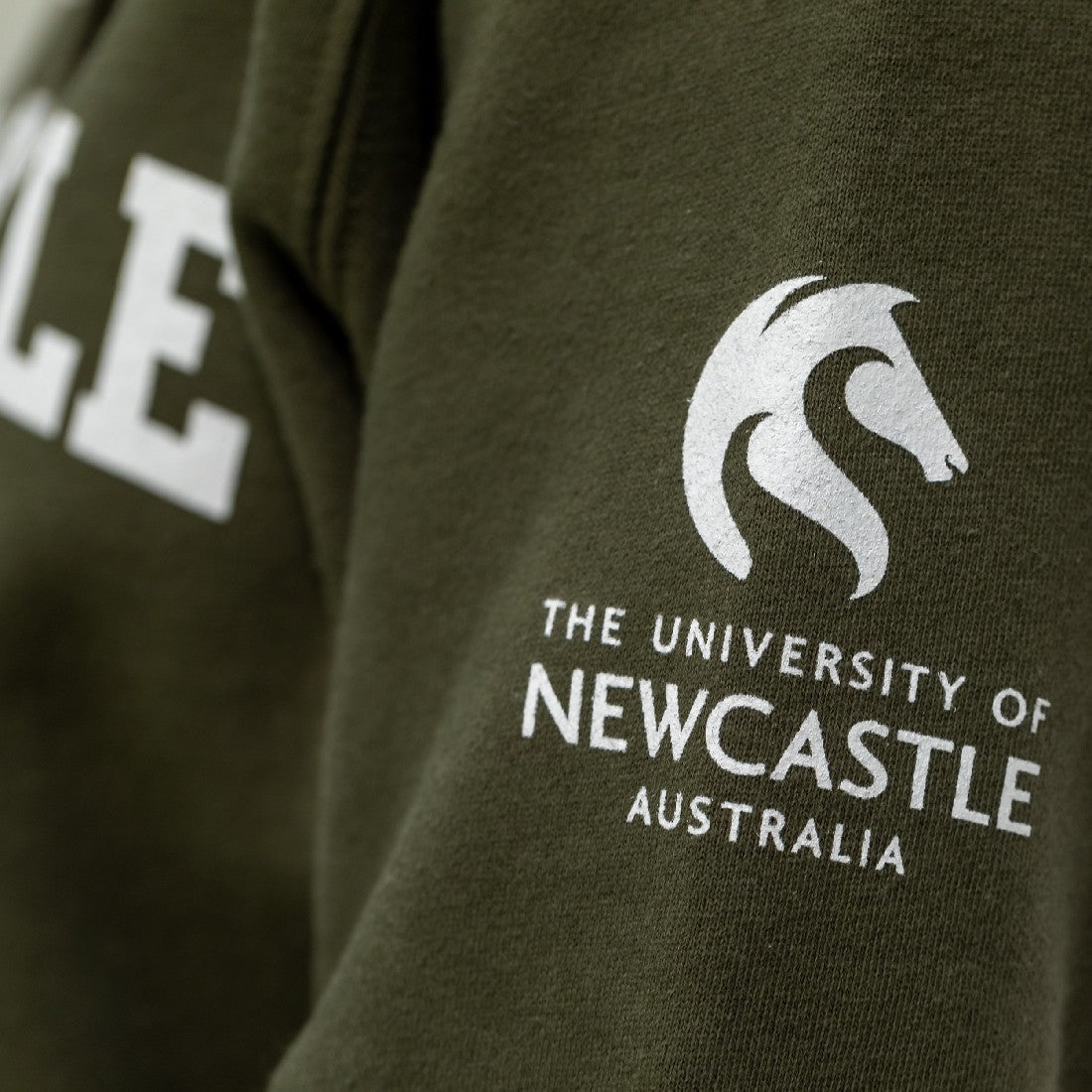 UNISEX VARSITY PRINT HOODIE - ARMY