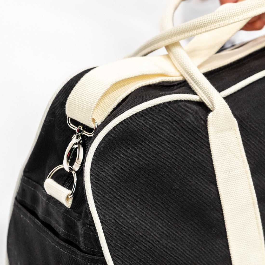 CONTRAST DUFFLE BAG - BLACK/NATURAL