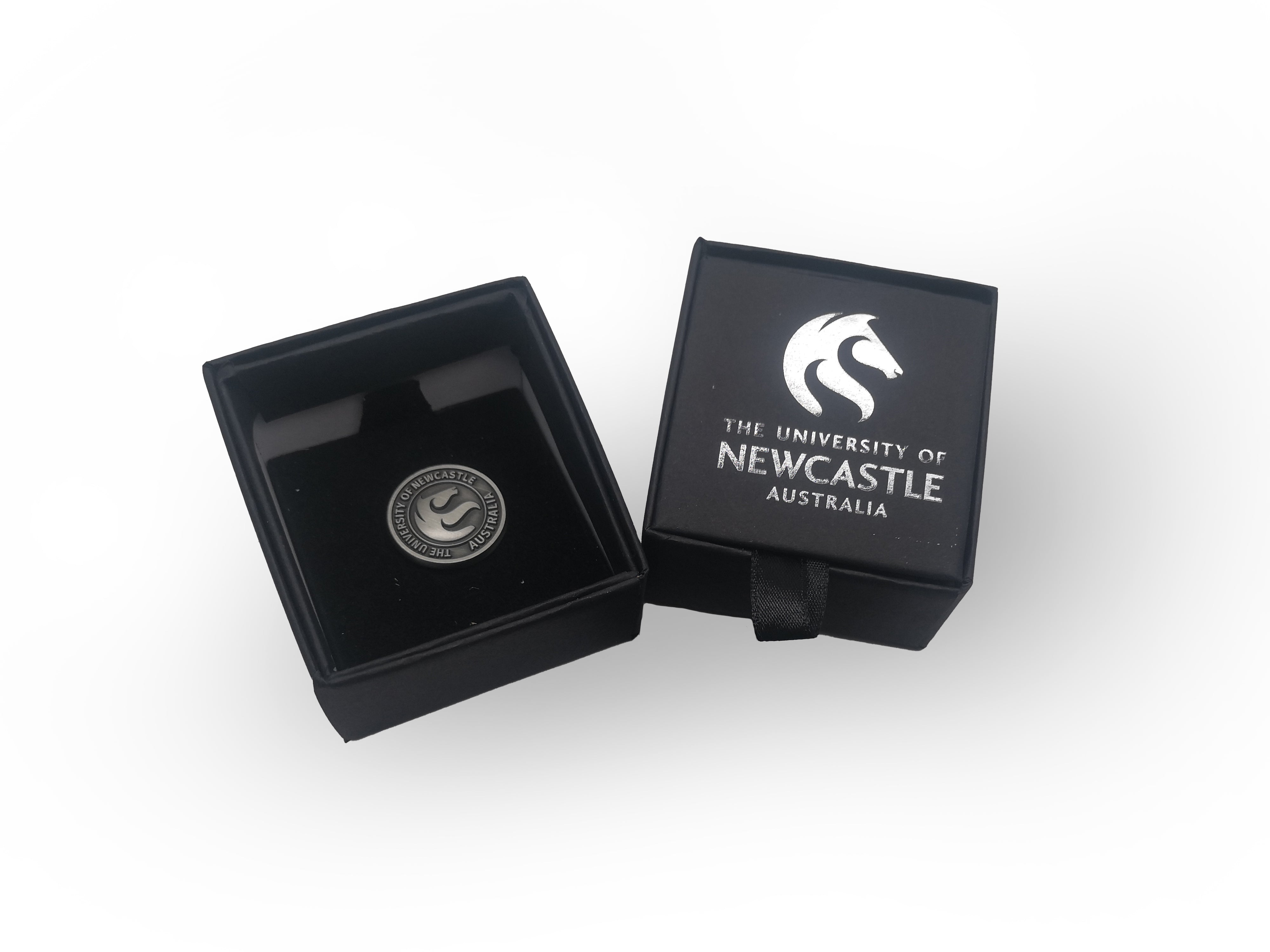 LAPEL PIN ROUND ANTIQUE PEWTER