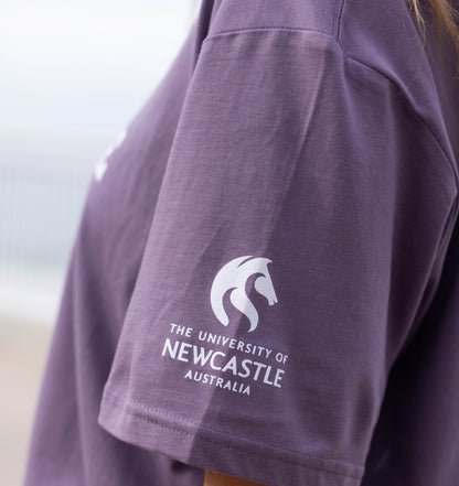 UNISEX VARSITY PRINT TEE - MAUVE