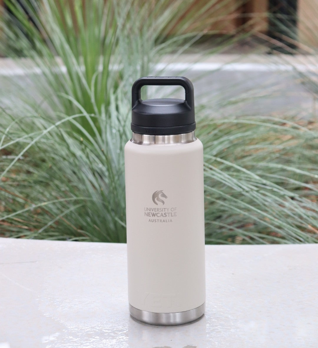 YETI RAMBLER BOTTLE WITH CHUG CAP 1065ML