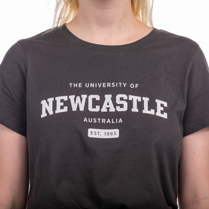 LADIES VARSITY PRINT TEE - COAL
